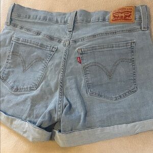 Levi's Light Wash Denim Rolled Hem Women's Shorts